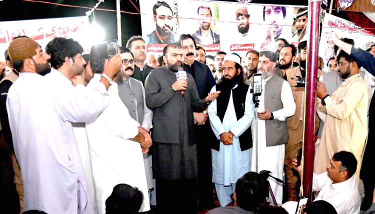 دھرنا کمیٹی نے وزیر اعلیٰ کی درخواست پر دھرنا ختم کرنے کا اعلان کر دیا