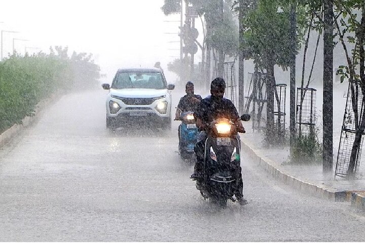 خیبرپختونخوا میں گزشتہ 24 گھنٹوں کے دوران تیز بارشوں سے حادثات میں 12 افراد جاں بحق
