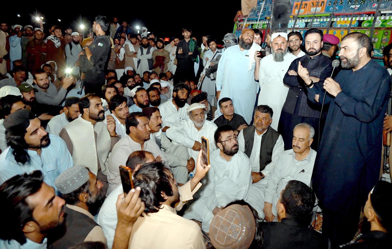 وزیراعلیٰ بلوچستان میر سرفراز بگٹی کے کامیاب مذاکرات، زیارت کراس دھرنا ختم، شاہراہ ٹریفک کے لیے بحال