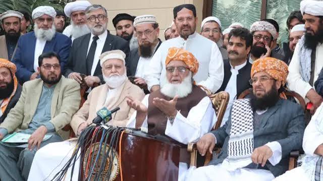 جب بنگال میں آپ سرینڈر کر رہے تھے تو اس وقت انڈیا کو کیا پیغام دے رہے تھے؟ مولانا فضل الرحمان