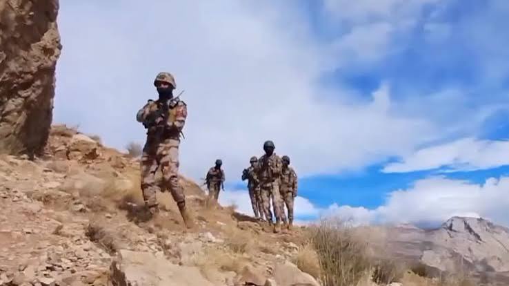 سیکیورٹی فورسز کی کارروائیوں میں فتنہ الہندوستان سے وابستہ 18 دہشتگرد ہلاک ،3 شہری جابحق