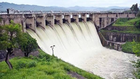 اسلام آباد میں موسلادھار بارشیں، پانی کی سطح بلند ہونے پر راول ڈیم کے اسپل ویز کھول دیے گئے