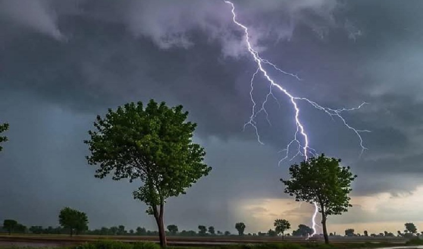 تھرپارکر میں آسمانی بجلی گرنے سے باپ بیٹے سمیت 3 افراد جاں بحق