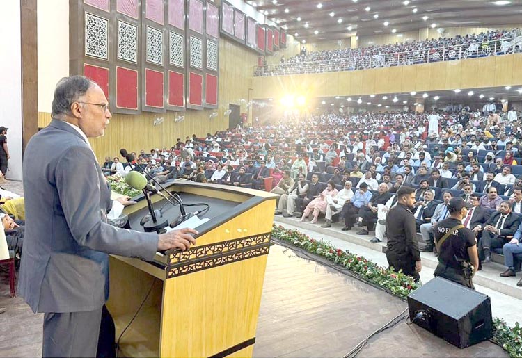کبھی کسی ناکامی کو اپنے سفر کے راستے کی رکاوٹ نہ بنائیں ، احسن اقبال
