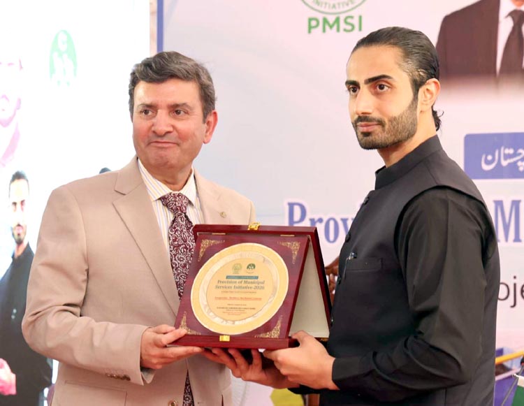 عوام کو اپنے علاقوں میں صفائی اور بلدیاتی سہولیات کی واضح بہتری نظر آنی چاہیے،امیر حمزہ زہری
